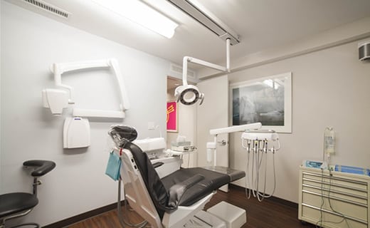 209 nyc dental office surgical room with digital x-rays equipment