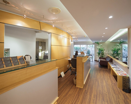 209 NYC Dental Reception Desk